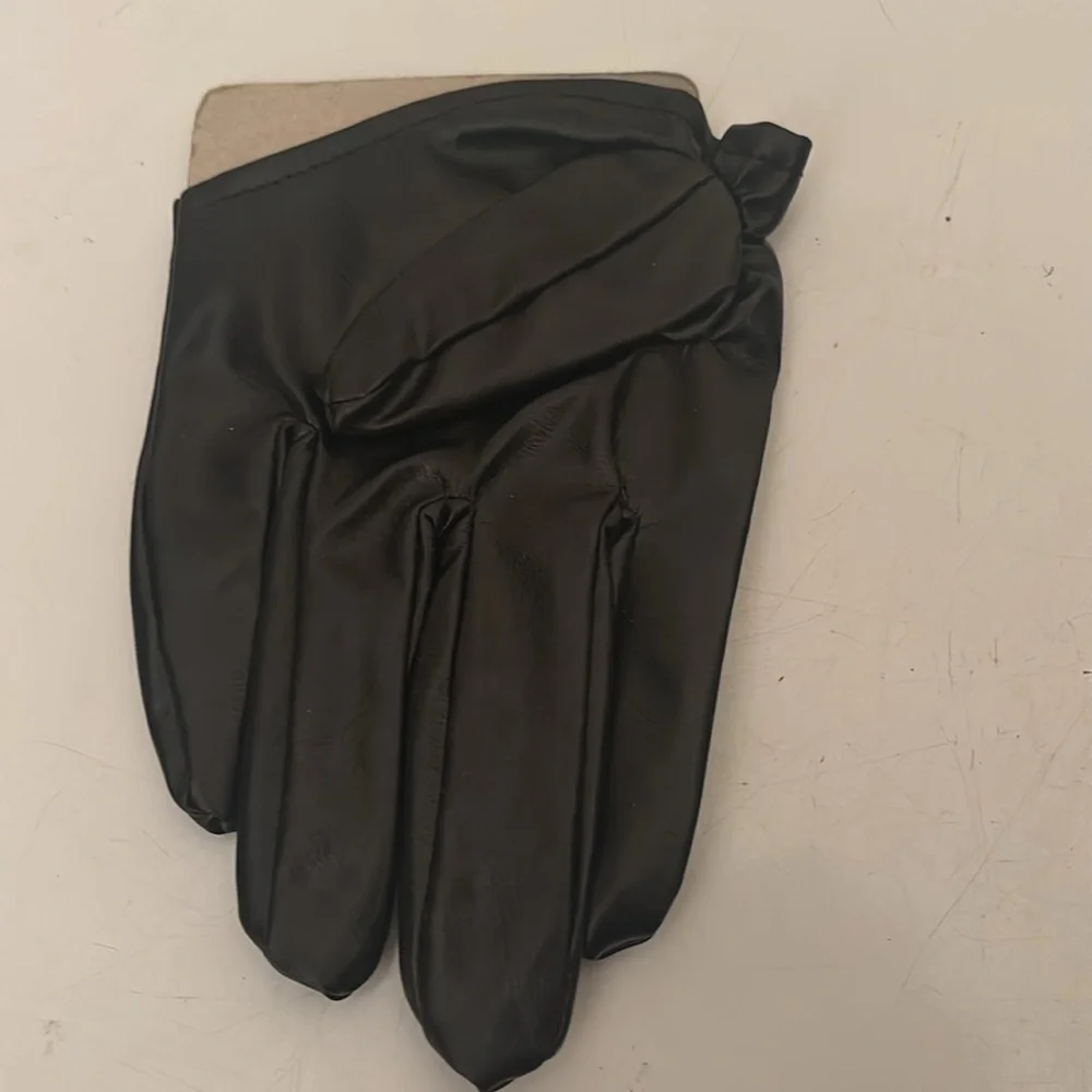 Leg Avenue Black Faux Leather Studded Cropped Gloves - Picture 5 of 8